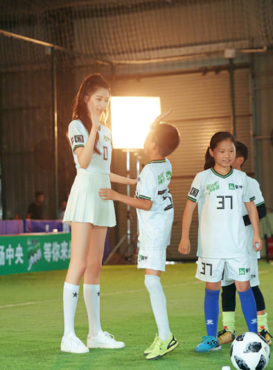 巴黎圣日耳曼再度问鼎 明星动态追踪